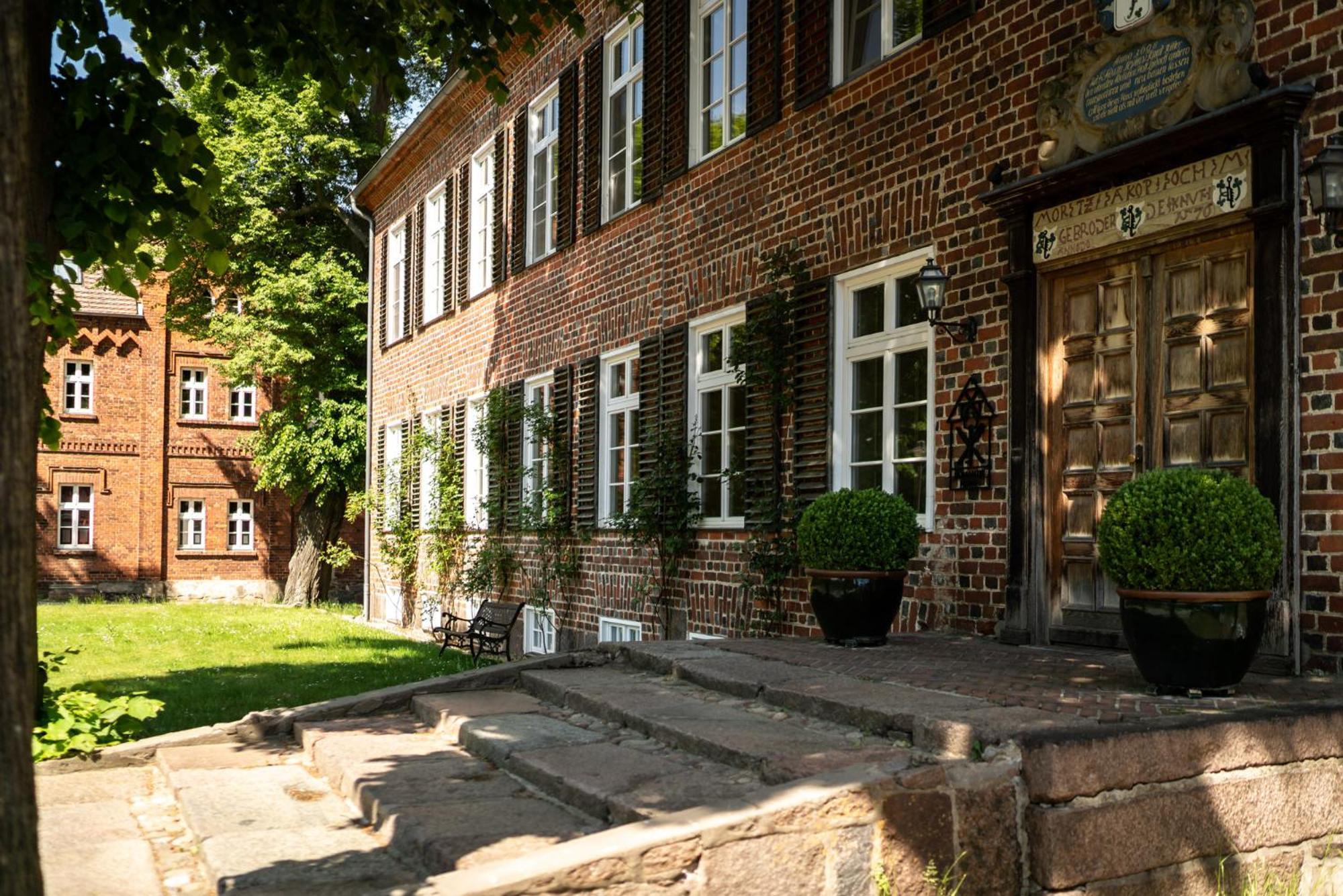 Romantik Hotel Gutshaus Ludorf ภายนอก รูปภาพ